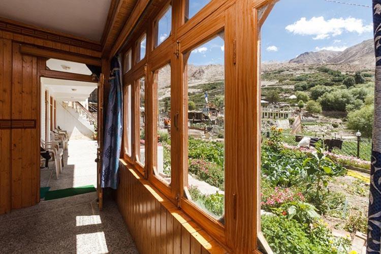 Hotel Lake View Nako Екстериор снимка