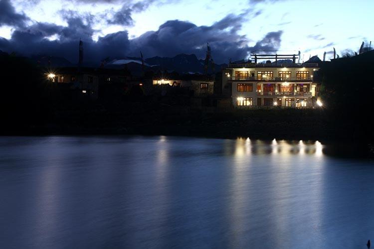 Hotel Lake View Nako Екстериор снимка